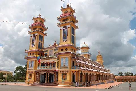Tây Ninh Holy See (Cao Đài Temple)